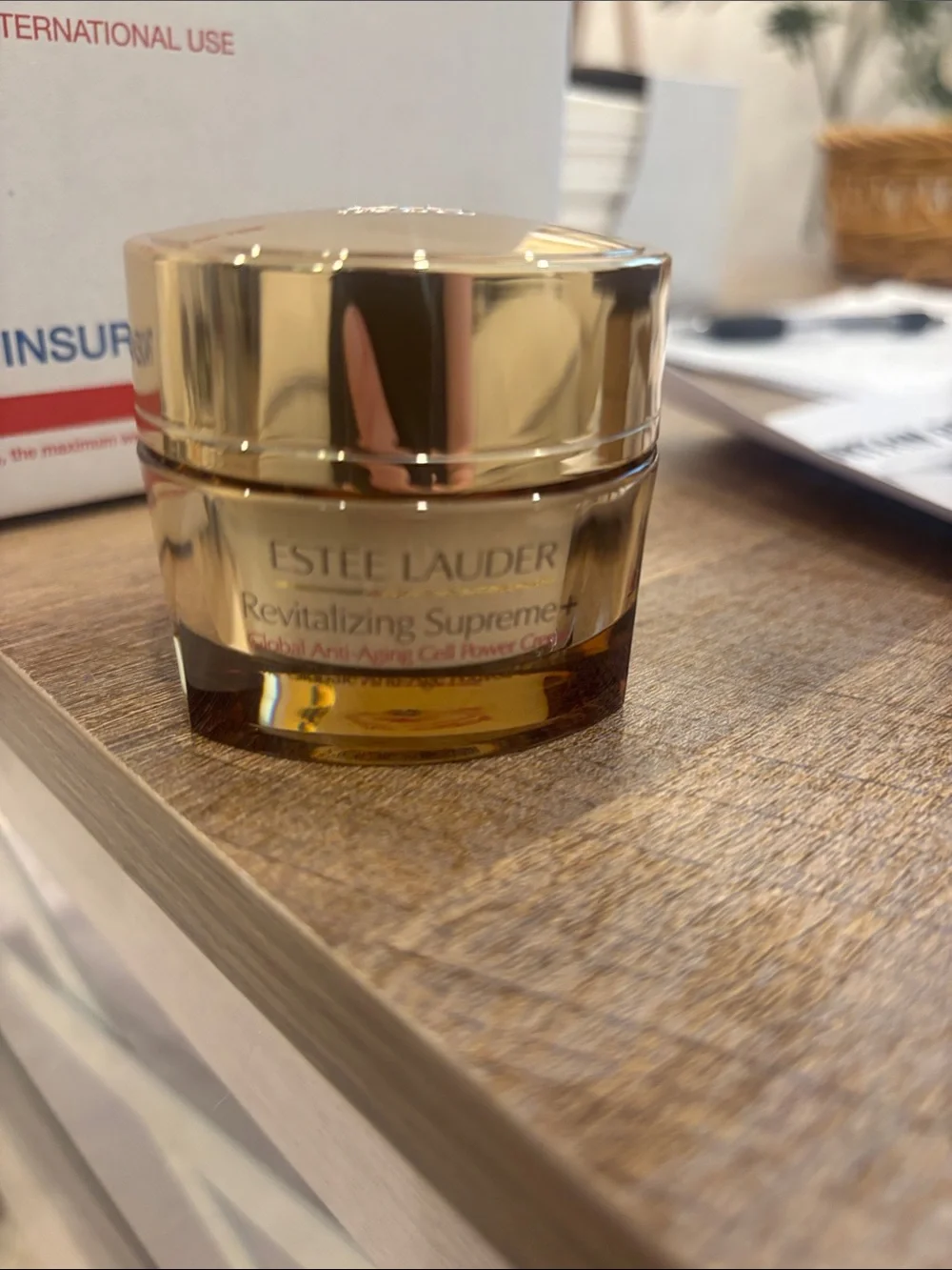 Estee Lauder Revitalizing Supreme Global Anti-Aging Cell Power Creme - Picture 4 of 5